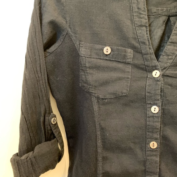 G by Guess Black Button Up Top - Picture 3 of 4